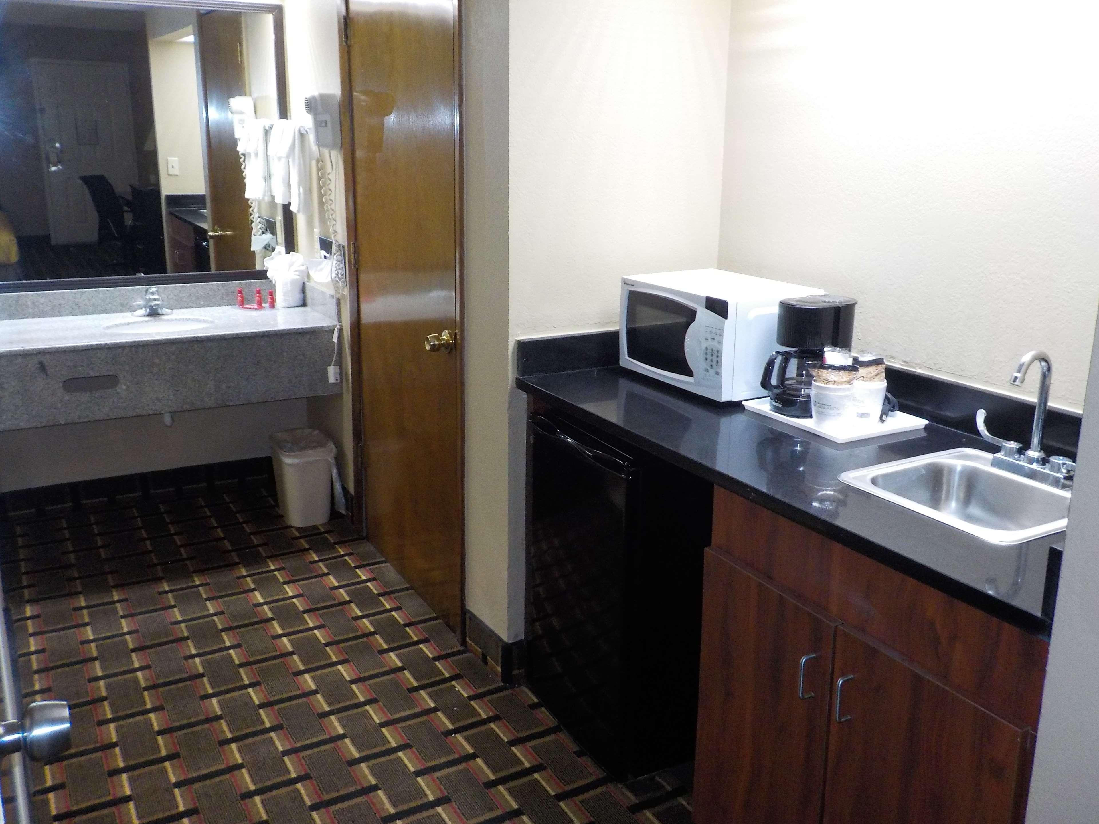 Surestay Hotel By Best Western Lenoir City Exterior photo
